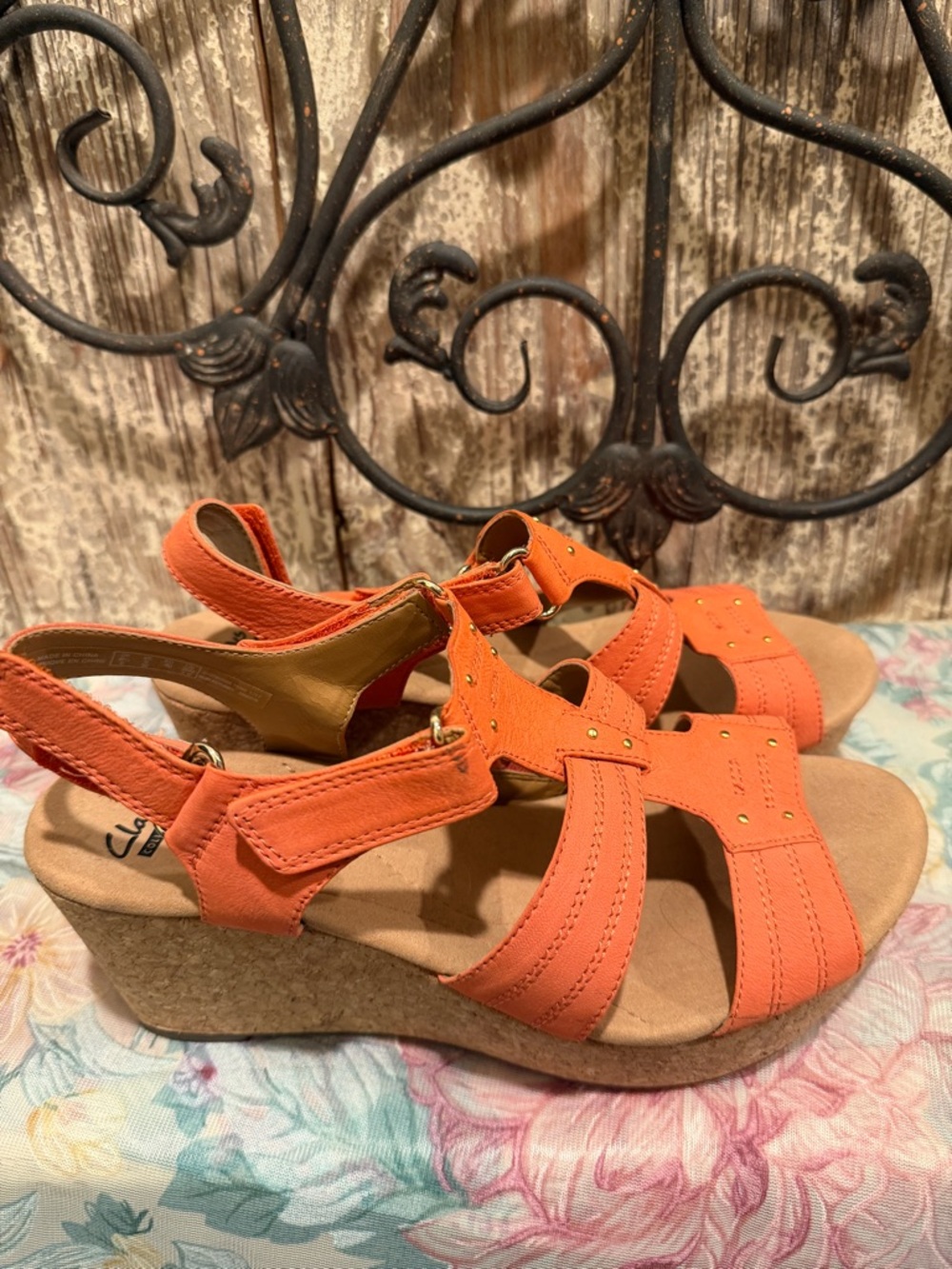 Clarks Wedges  vibrant orange Annadel Orchid Wedge Sandals strappy leather sz 9